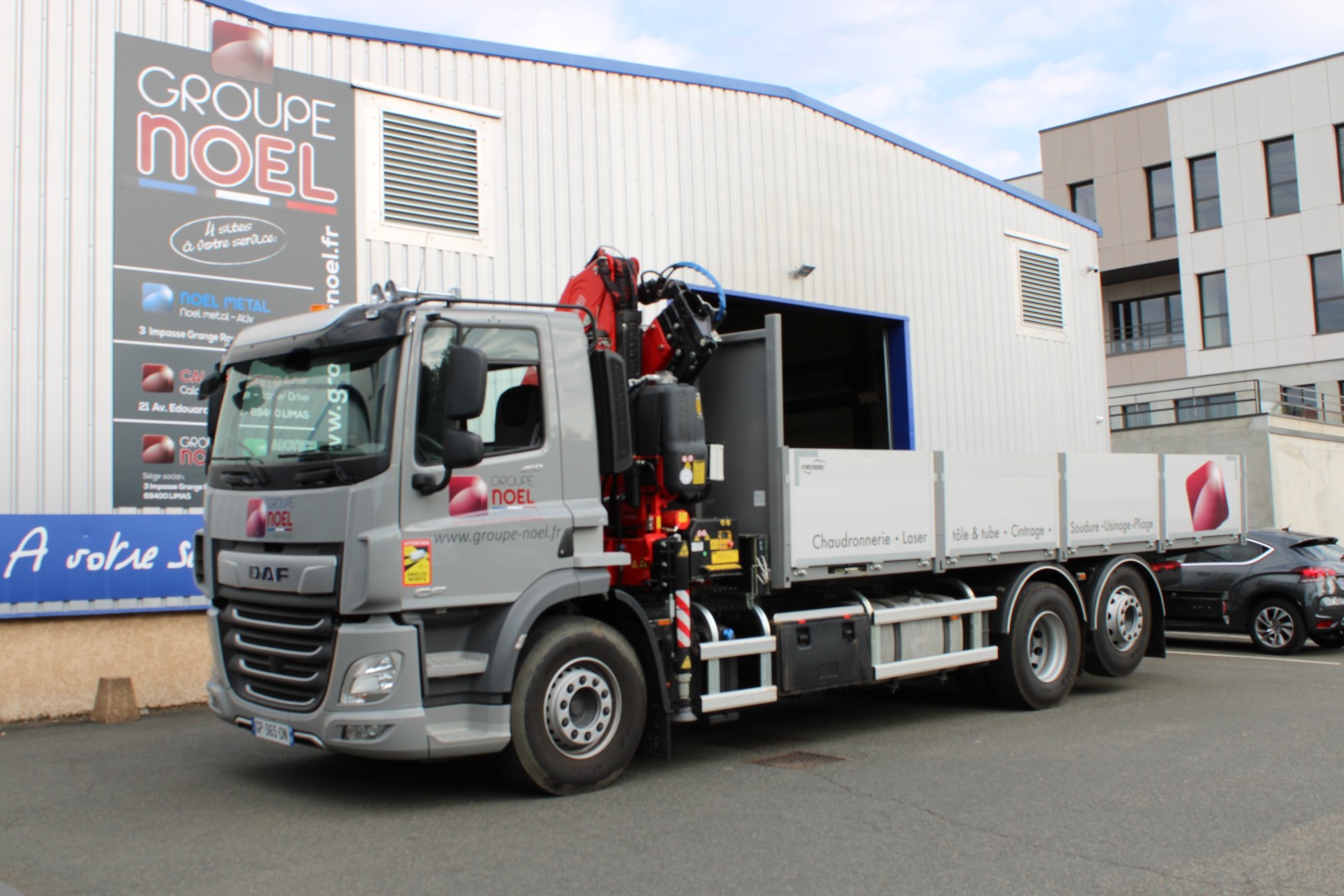 Notre camion DAF 26T équipé d'une grue