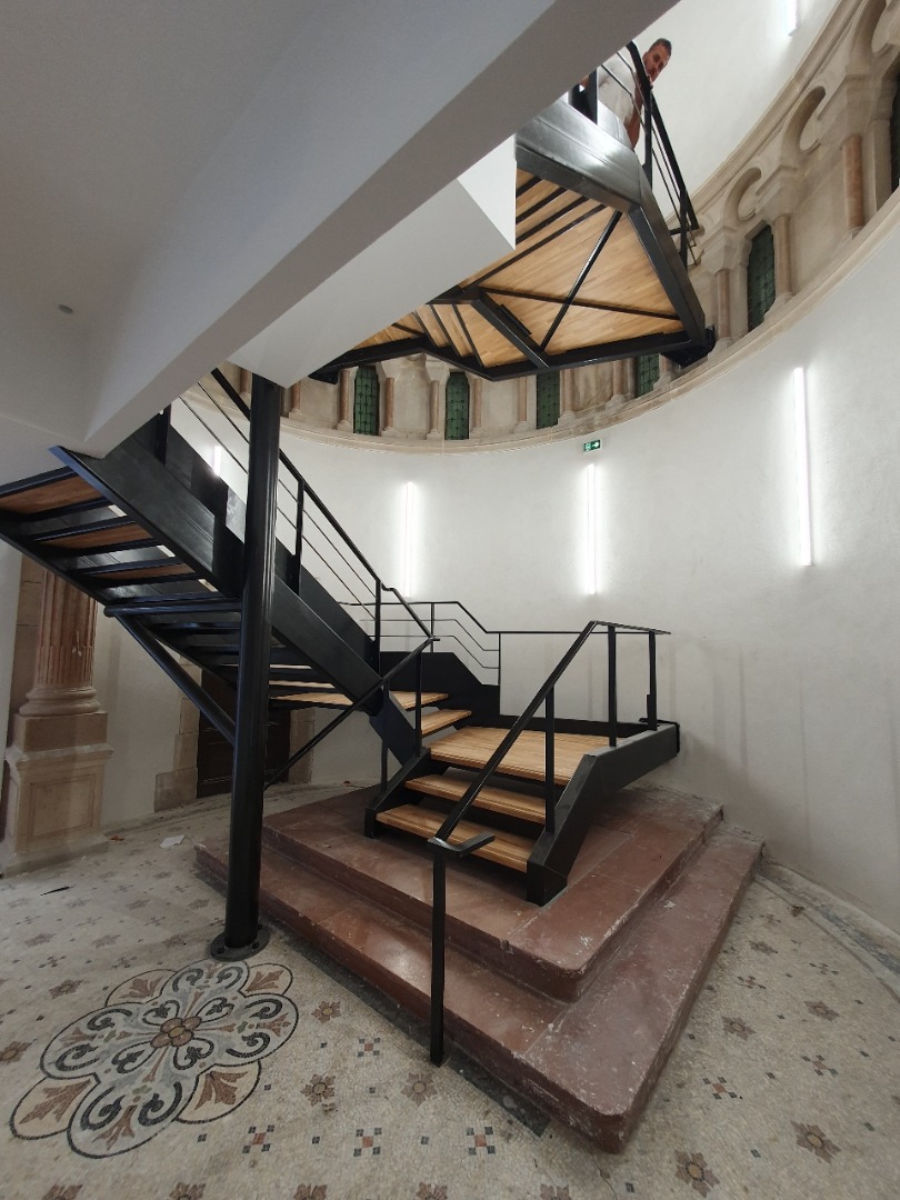 Escalier en acier avec issue de secours