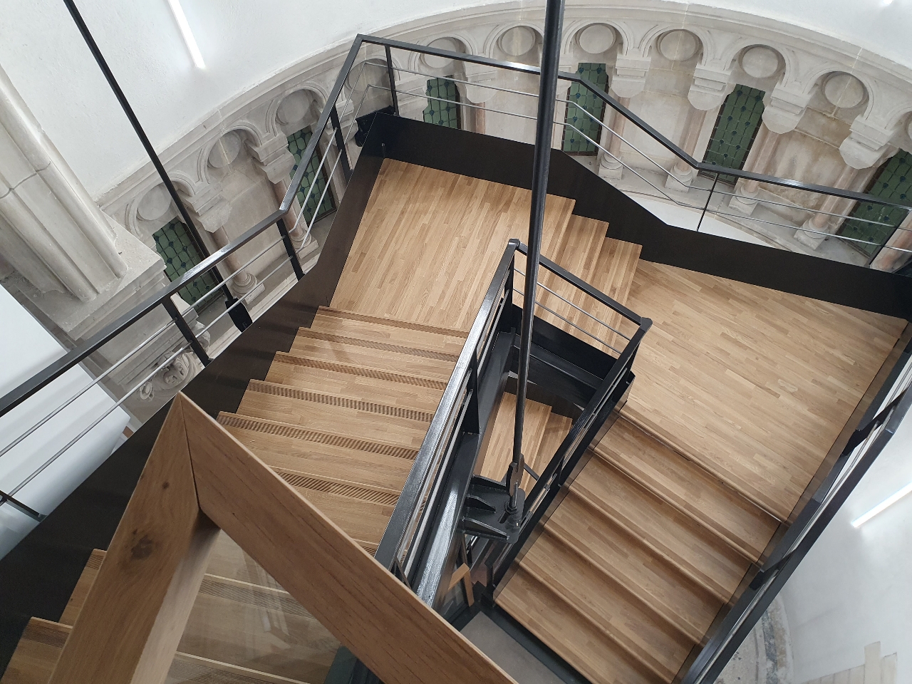 Escalier en acier avec issue de secours